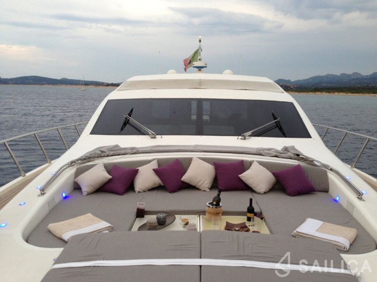 Italia Yachts Jaguar 76 - Yacht Charter Sailica
