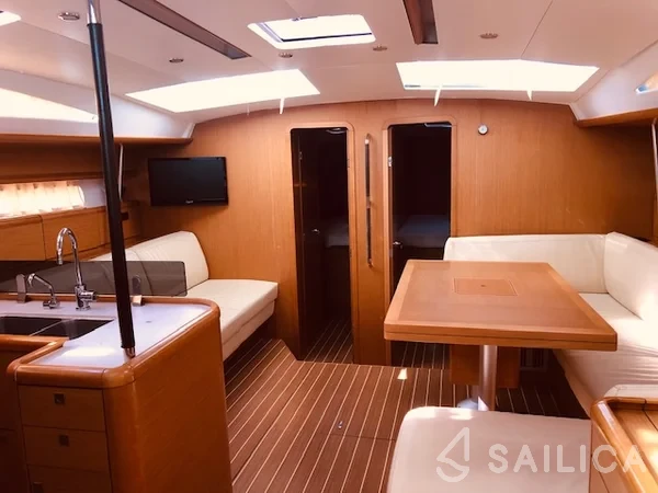 Jeanneau 53 - Photo #48 Jeanneau 53 - Yacht Charter Sailica