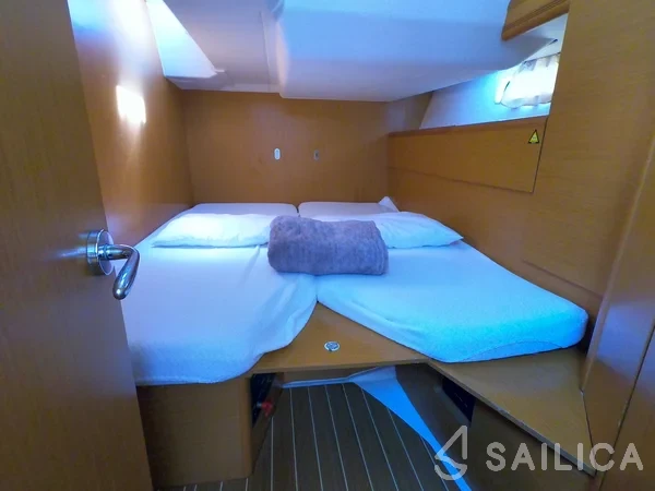 Jeanneau 53 - Photo #64 Jeanneau 53 - Yacht Charter Sailica