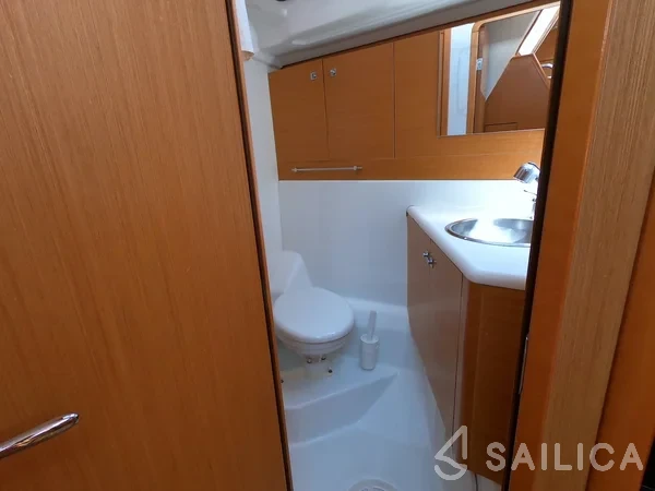 Jeanneau 53 - Photo #53 Jeanneau 53 - Yacht Charter Sailica