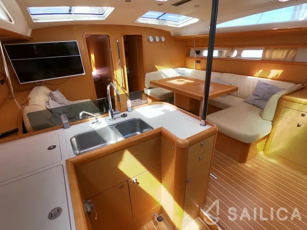 Jeanneau 53 - Photo #45 Jeanneau 53 - Yacht Charter Sailica