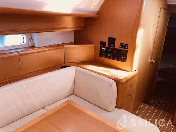 Jeanneau 53 - Photo #54 Jeanneau 53 - Yacht Charter Sailica