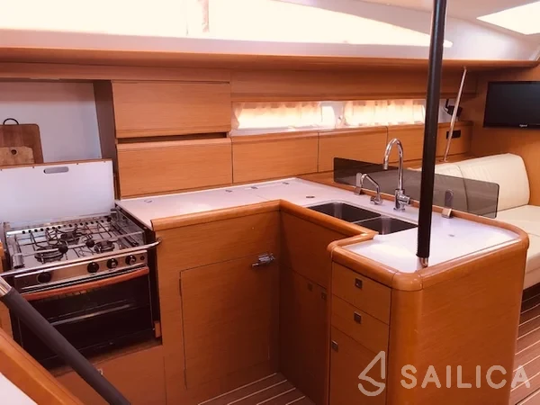 Jeanneau 53 - Photo #50 Jeanneau 53 - Yacht Charter Sailica