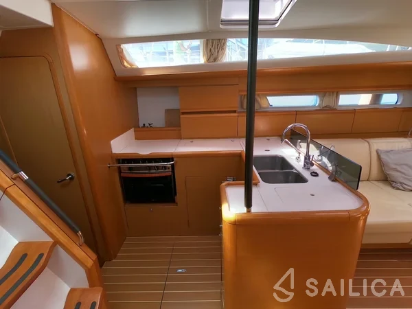 Jeanneau 53 - Photo #51 Jeanneau 53 - Yacht Charter Sailica