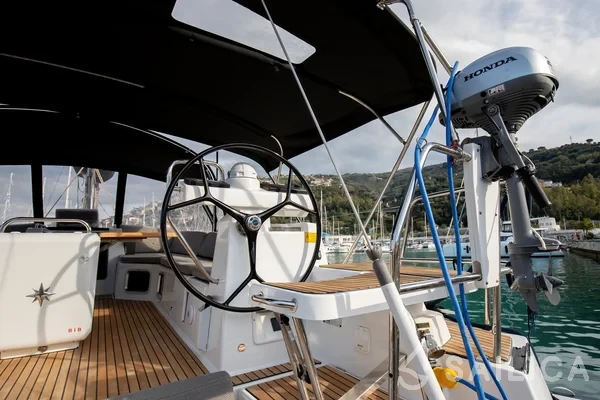 Jeanneau 54 - Yacht Charter Sailica