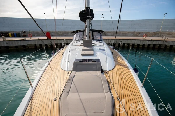 Jeanneau 54 - Yacht Charter Sailica