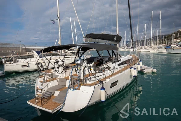 Jeanneau 54 - Yacht Charter Sailica