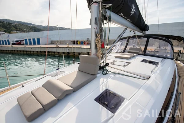 Jeanneau 54 - Yacht Charter Sailica