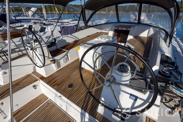 Jeanneau 54 - Yacht Charter Sailica