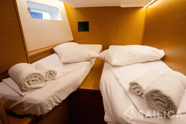 Jeanneau 54 - Yacht Charter Sailica