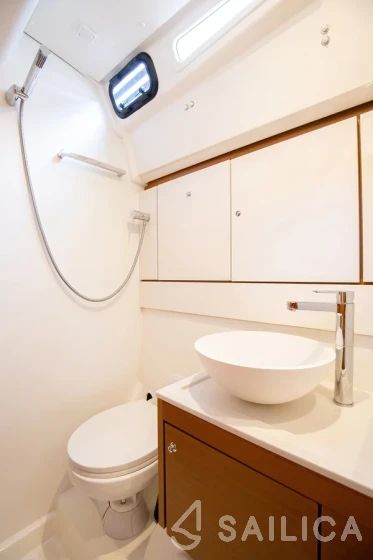 Jeanneau 54 - Yacht Charter Sailica