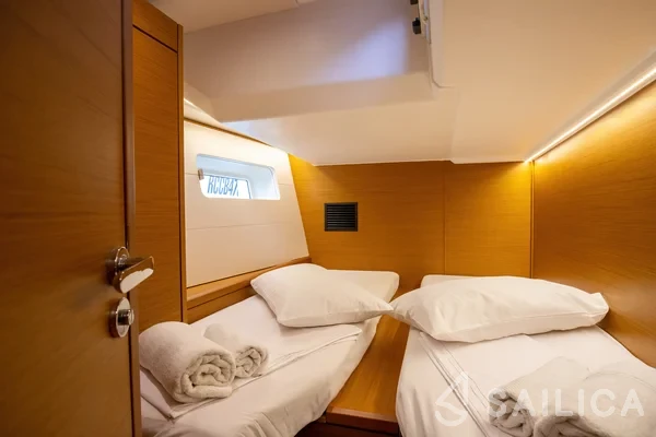 Jeanneau 54 - Yacht Charter Sailica