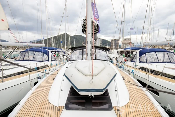 Jeanneau 54 - Yacht Charter Sailica