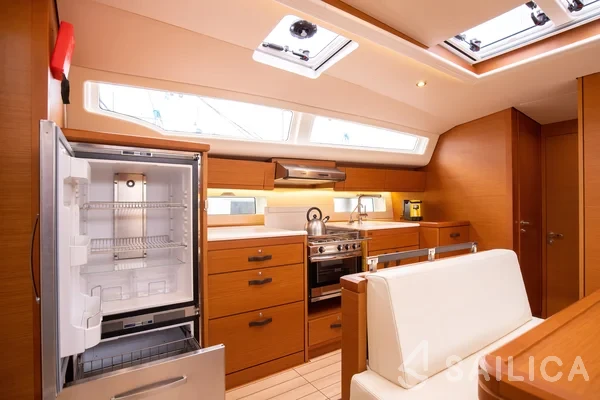 Jeanneau 54 - Yacht Charter Sailica