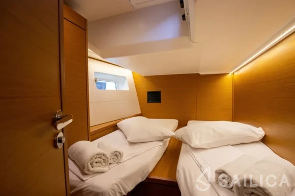 Jeanneau 54 - Yacht Charter Sailica