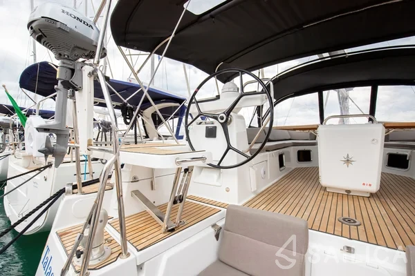 Jeanneau 54 - Yacht Charter Sailica