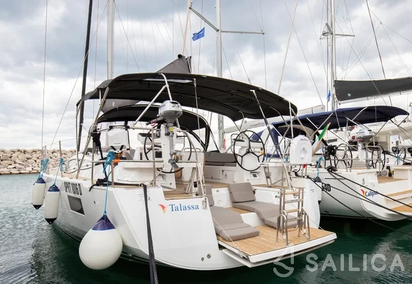 Jeanneau 54 - Yacht Charter Sailica