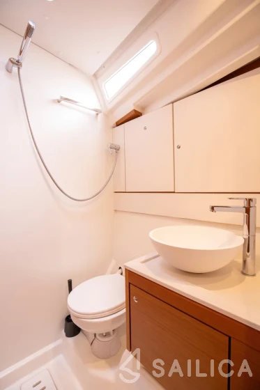 Jeanneau 54 - Yacht Charter Sailica