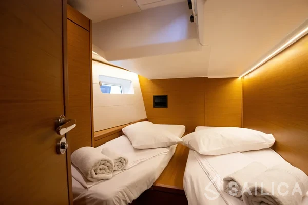 Jeanneau 54 - Yacht Charter Sailica