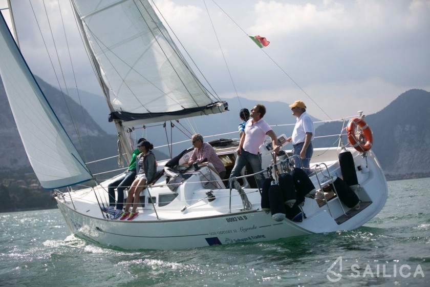 Sun Odyssey 32 - Yacht Charter Sailica