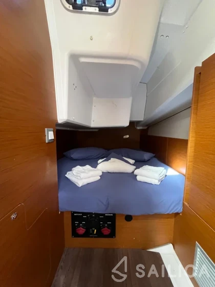 Sun Odyssey 380 - Yacht Charter Sailica
