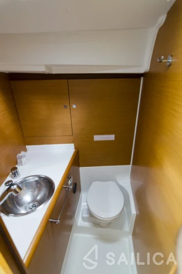 Sun Odyssey 409 - Yacht Charter Sailica