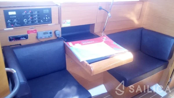 Sun Odyssey 409 - Yacht Charter Sailica