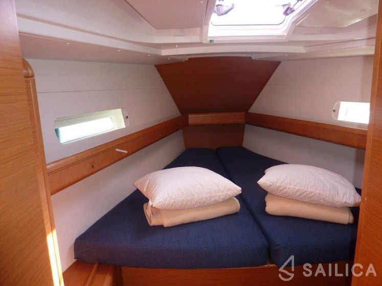 Sun Odyssey 409 - Yacht Charter Sailica