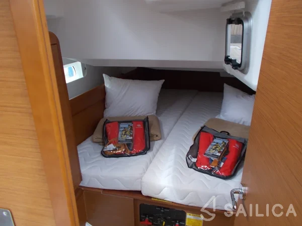 Sun Odyssey 419 - Yacht Charter Sailica