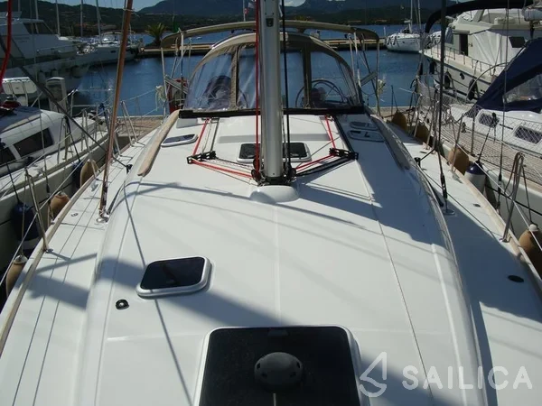 Sun Odyssey 42i - Yacht Charter Sailica