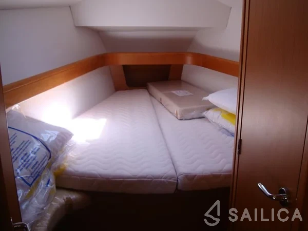 Sun Odyssey 42i - Yacht Charter Sailica