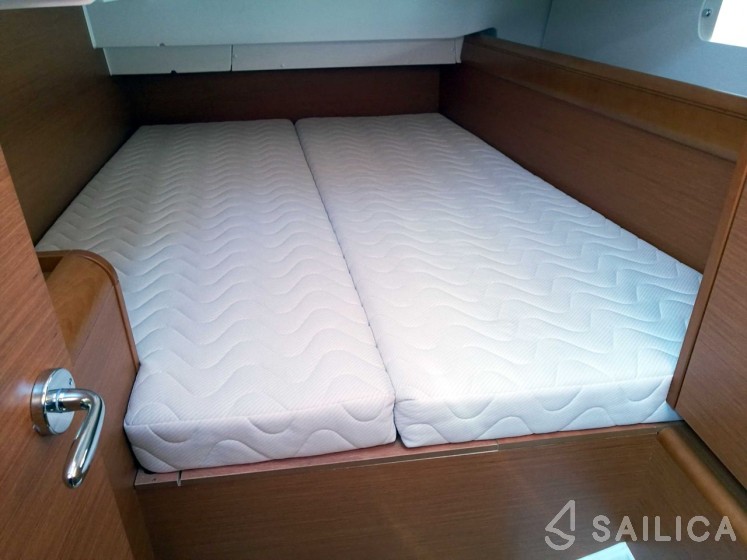 Sun Odyssey 449 - Yacht Charter Sailica