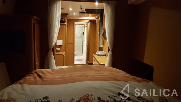 Lagoon 421 - Yacht Charter Sailica