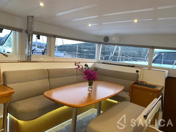 Lagoon 421 - Yacht Charter Sailica