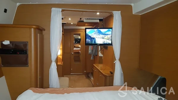 Lagoon 421 - Yacht Charter Sailica