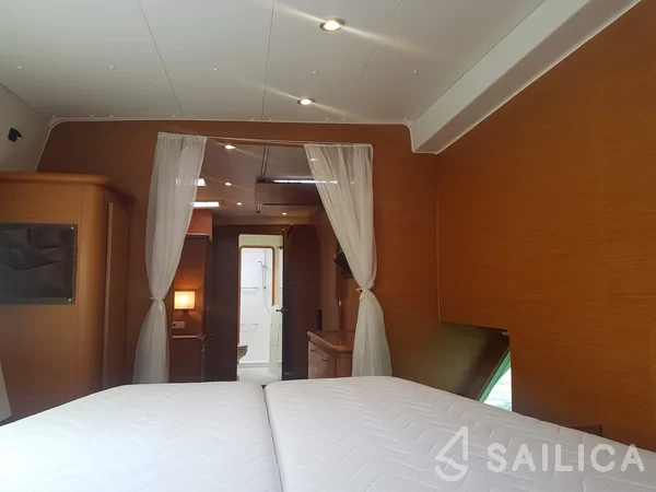 Lagoon 421 - Yacht Charter Sailica