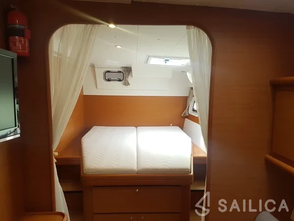 Lagoon 421 - Yacht Charter Sailica