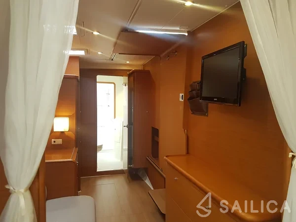 Lagoon 421 - Yacht Charter Sailica