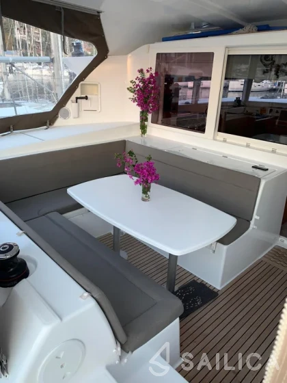 Lagoon 421 - Yacht Charter Sailica
