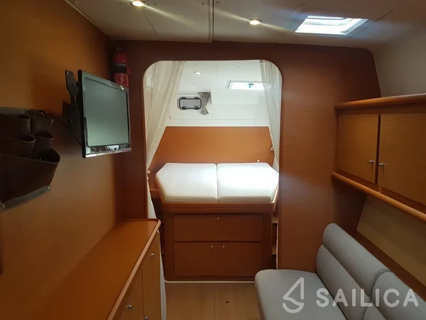 Lagoon 421 - Yacht Charter Sailica