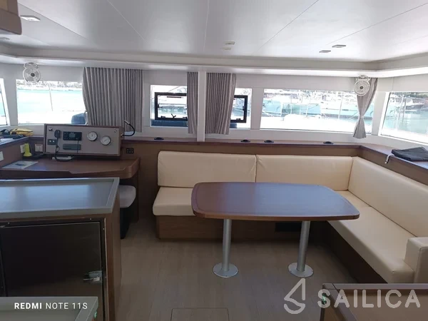 Lagoon 450  Flybridge - Yacht Charter Sailica