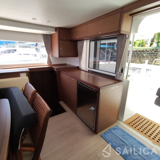 Lagoon 450  Flybridge - Yacht Charter Sailica