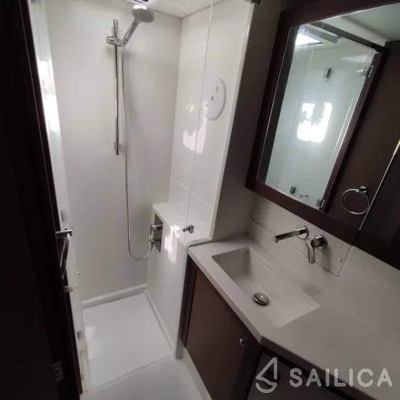 Lagoon 450  Flybridge - Yacht Charter Sailica