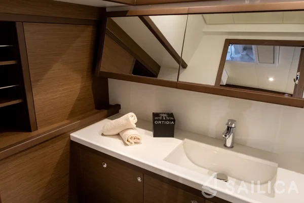 Lagoon 52F - Yacht Charter Sailica