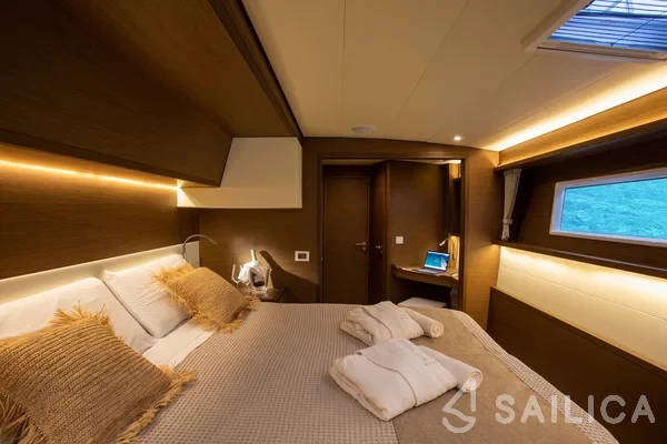Lagoon 52F - Yacht Charter Sailica