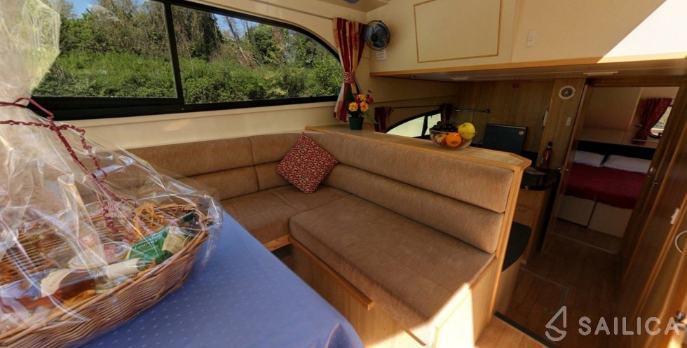 Le Boat Royal Mystique B - Yacht Charter Sailica