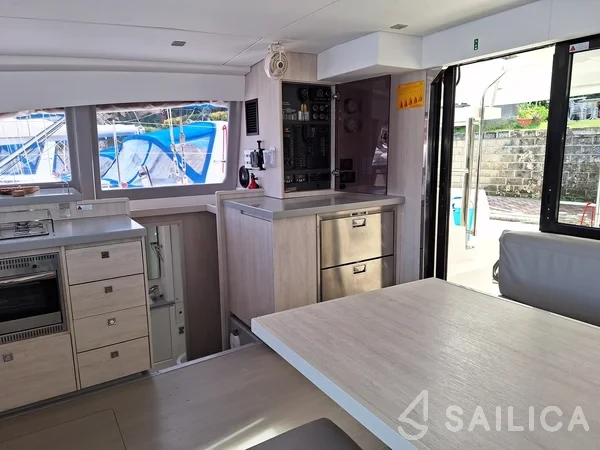 Leopard 40 - Yacht Charter Sailica