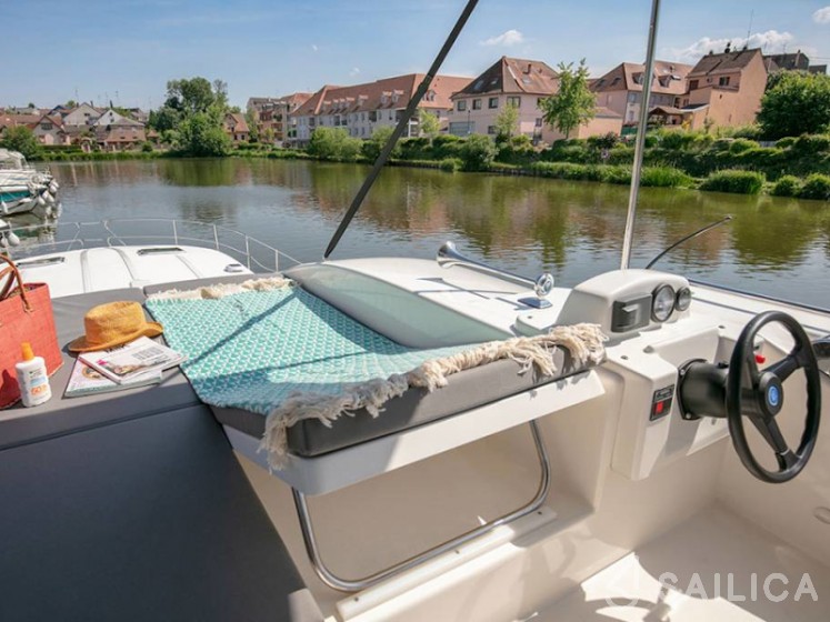 Sixto Fly C - Yacht Charter Sailica