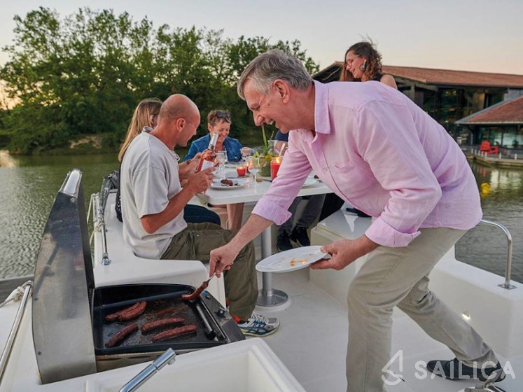 Sixto Fly C - Yacht Charter Sailica