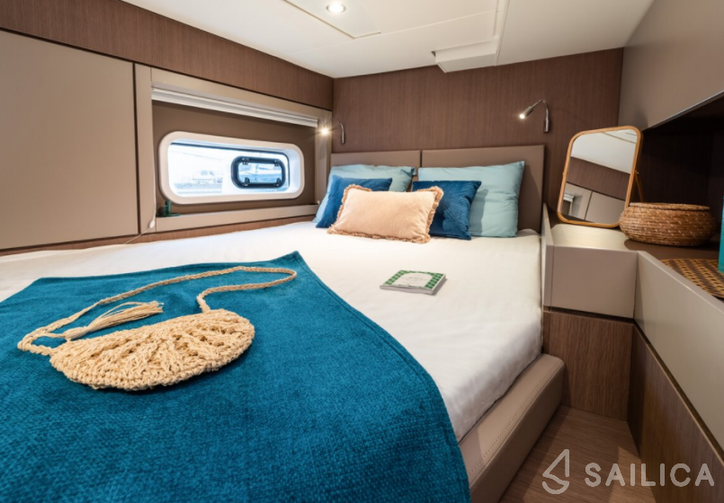 Bali 4.6 - Yacht Charter Sailica